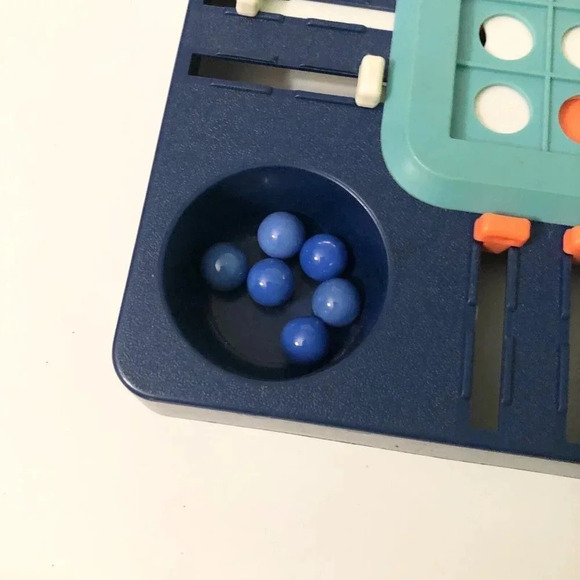 Vintage 70s MB Milton Bradley Stay Alive Board  Game Missing Instuctions - Picture 11 of 16